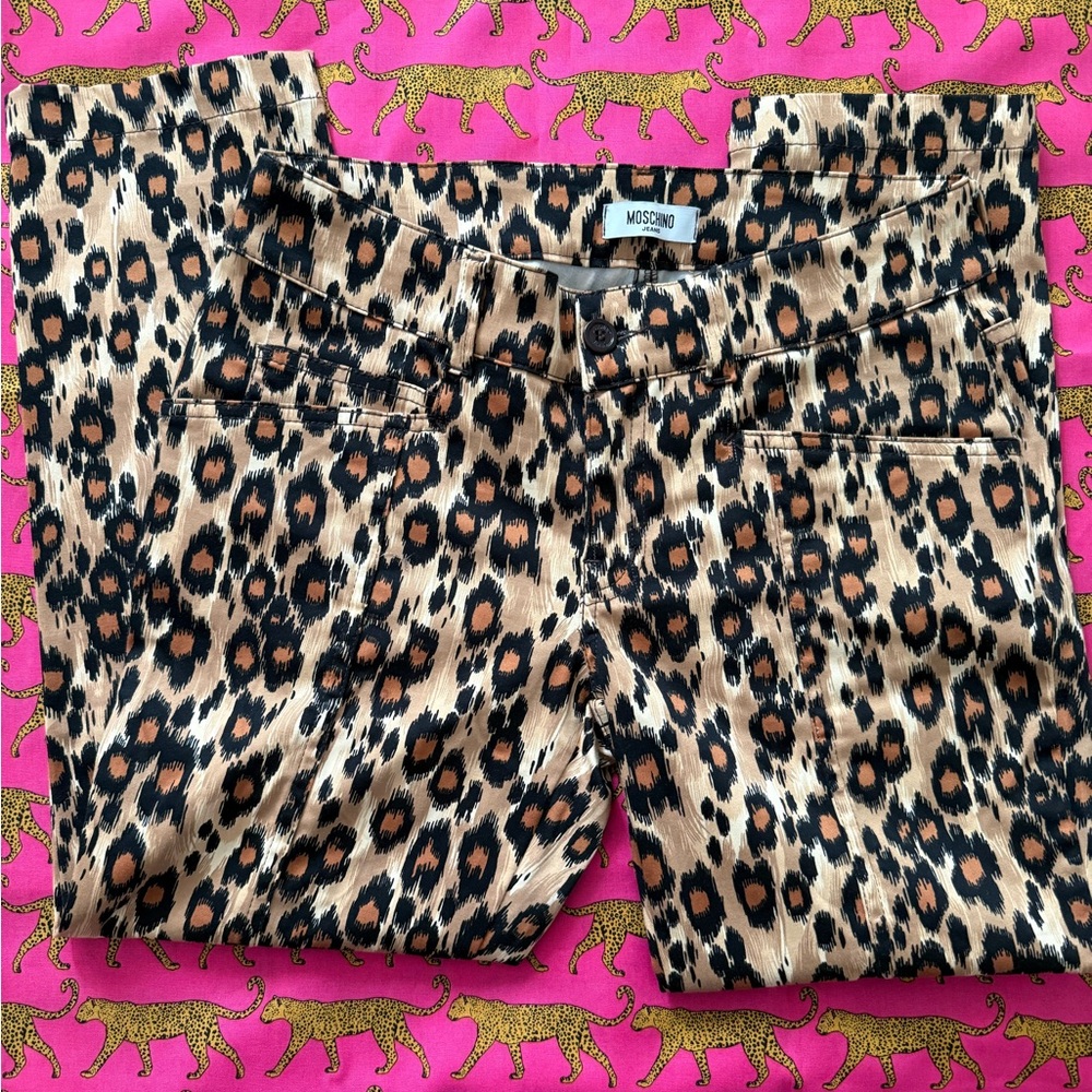 MOSCHINO TIMELESS LEOPARD PRINT CAPRI PANTS 🩷